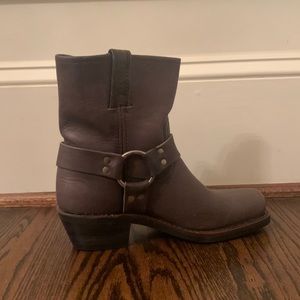 Frye Leather Ankle Boots (Harness 8R)